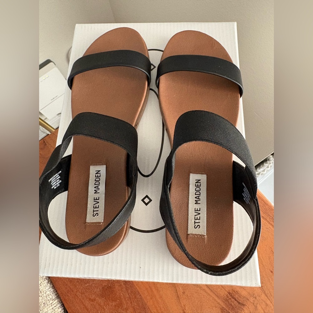 Steve Madden Black and Tan Darnell Sandals